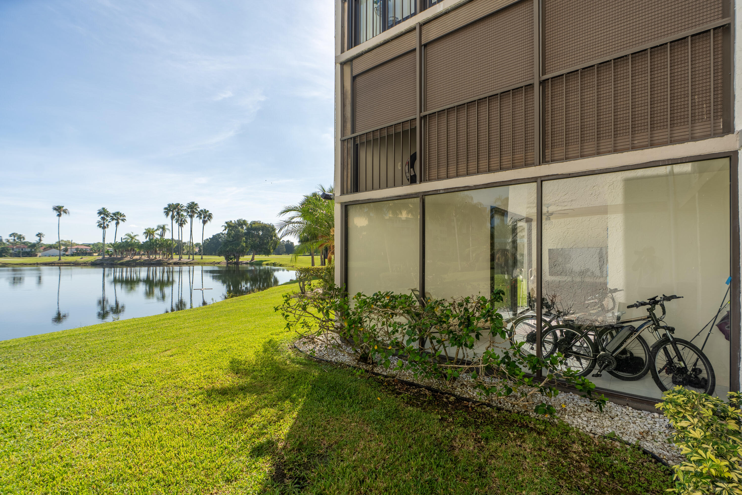 BLDG 8 OF COUNTRY CLUB APTS AT - Residential