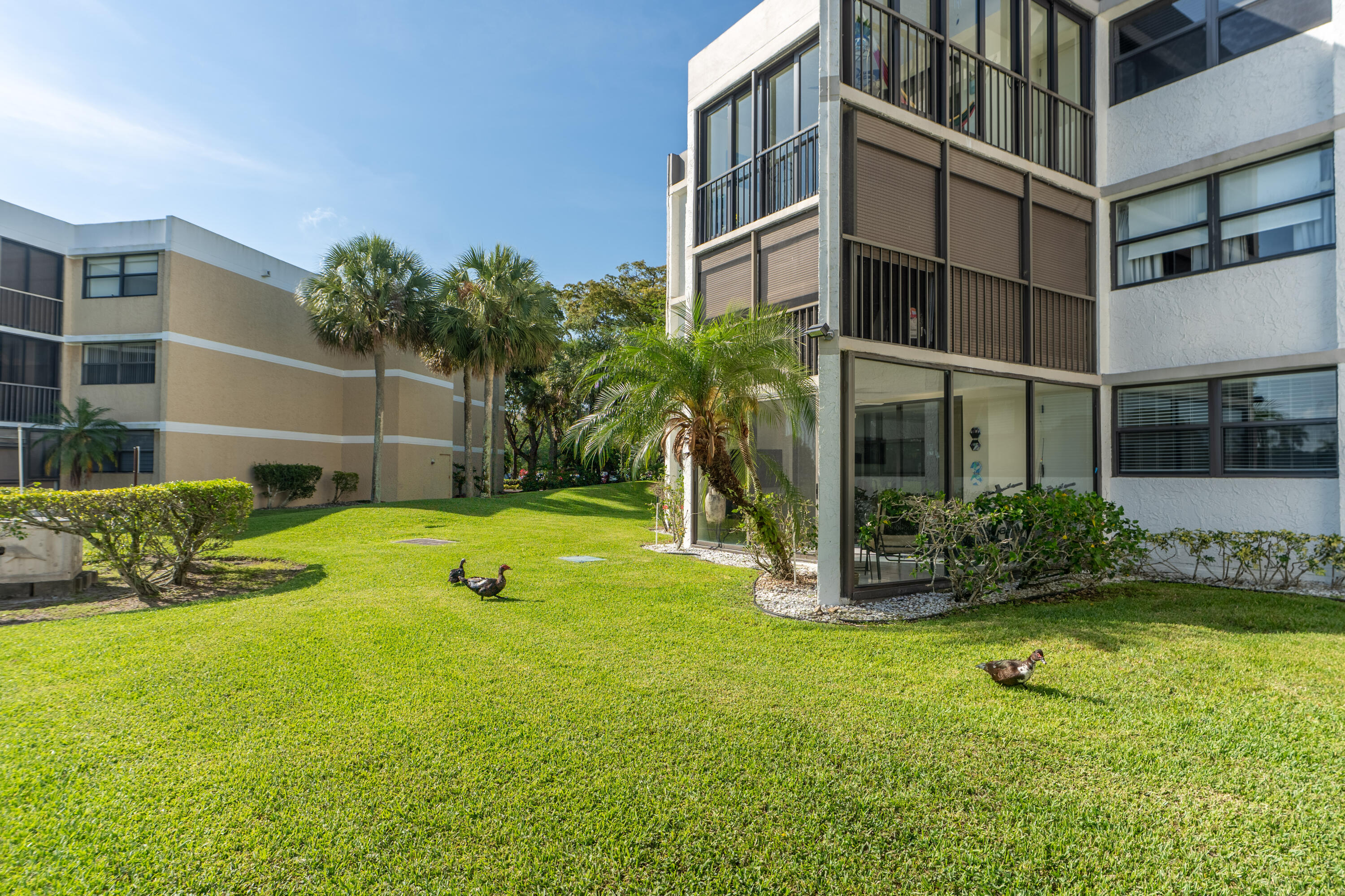 BLDG 8 OF COUNTRY CLUB APTS AT - Residential