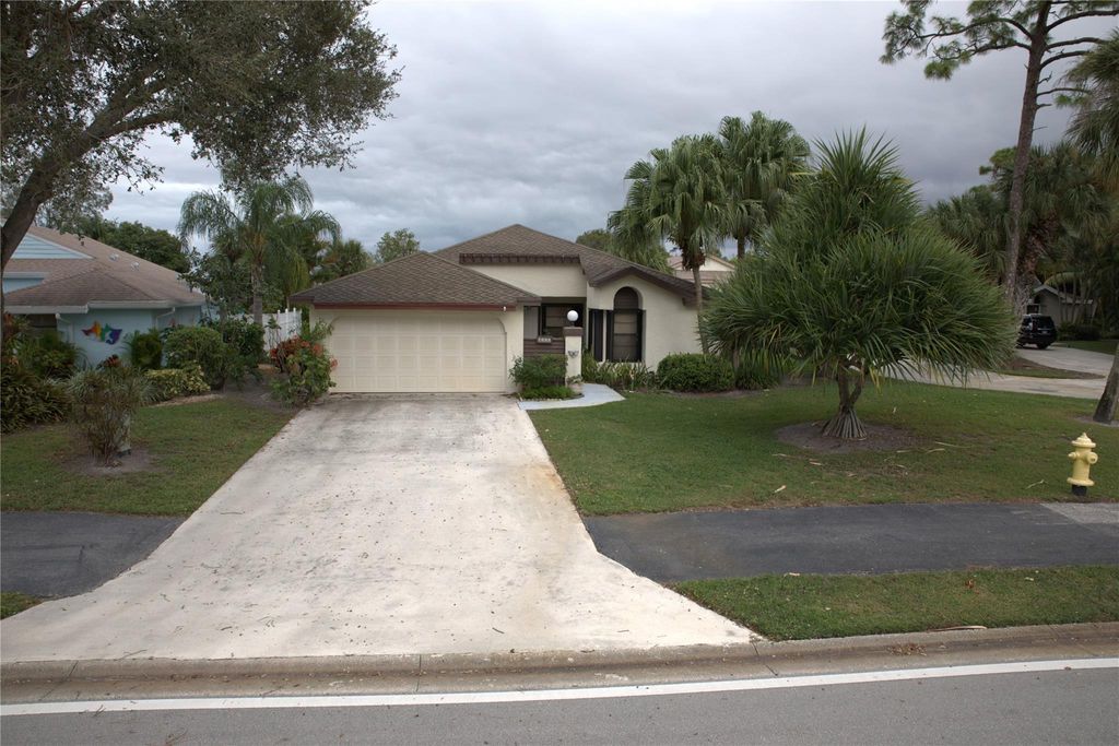 Photo of 6121 Brandon St, West Palm Beach, FL 33418 (MLS # F10410411)