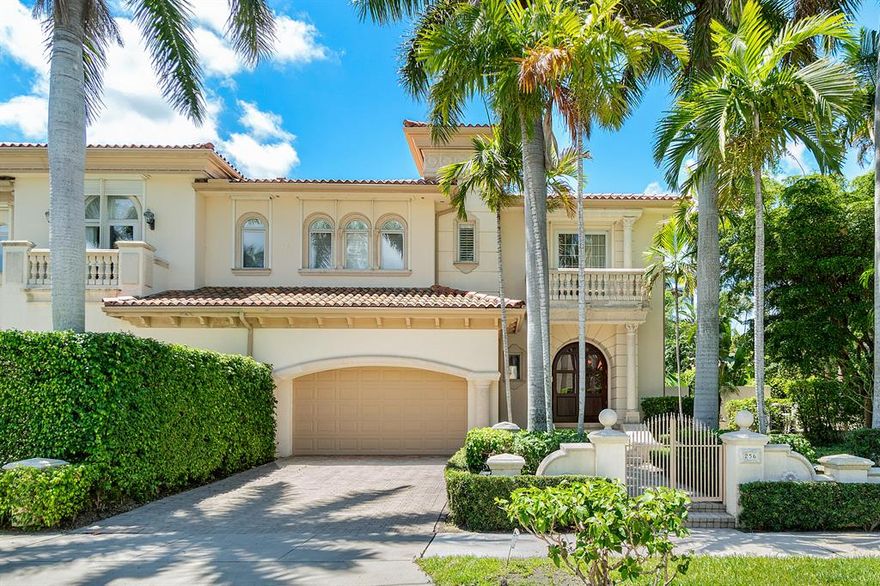 This stunning in-town property is a must see!  It's prime location, contemporary style, spacious open floor plan and fabulous pool and outdoor area make this four bedroom plus den townhome a rare find.  The generously sized great room with coral fireplace and beautiful dining room makes for gracious entertaining.  A luxurious master suite features two large baths and two large walk-in closets.  Additional features include a private elevator, open gourmet kitchen and two car garage.  Everglade Avenue has beach and lake trail access and is conveniently located near the best shops and restaurants in Palm Beach.