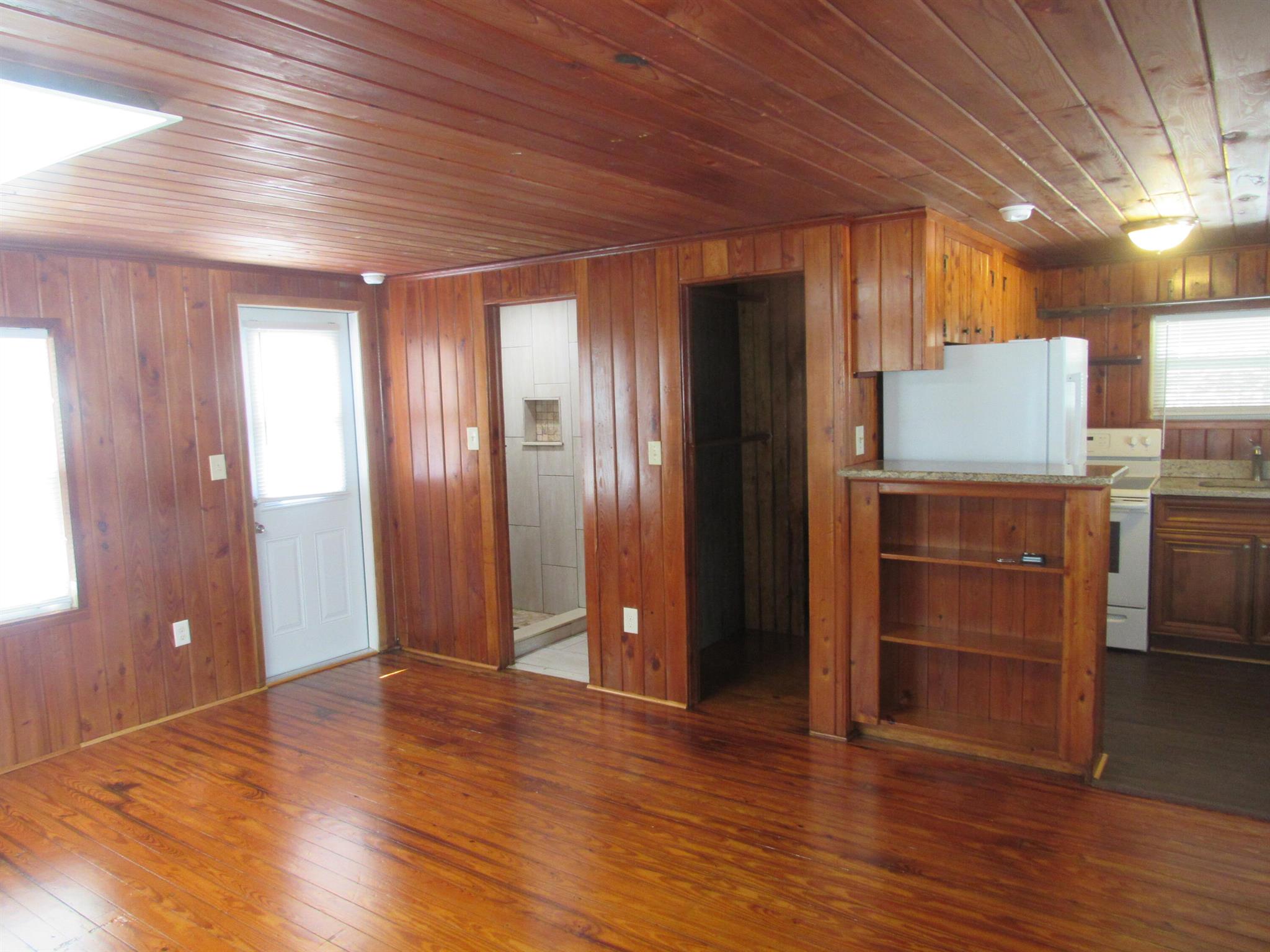 TRADE WINDS ESTS AMNDED P - Residential Lease