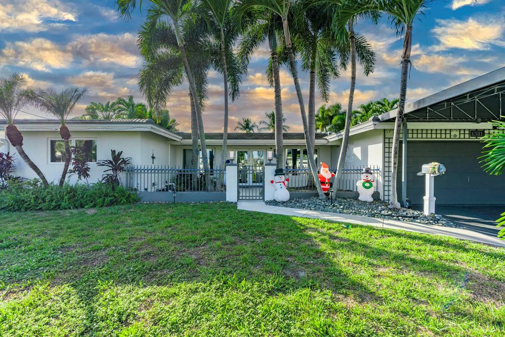 Photo of 851 SE 5th Avenue, Pompano Beach, FL 33060 (MLS # R11148357)