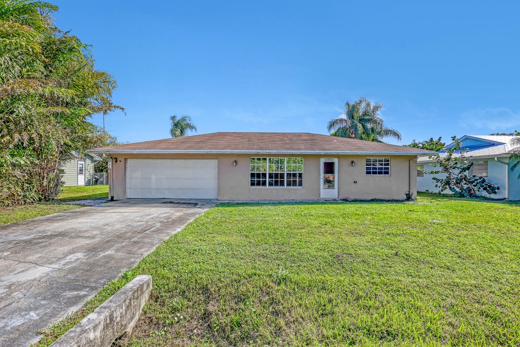 Photo of 1912 SE Jackson Street, Stuart, FL 34997 (MLS # R11041653)