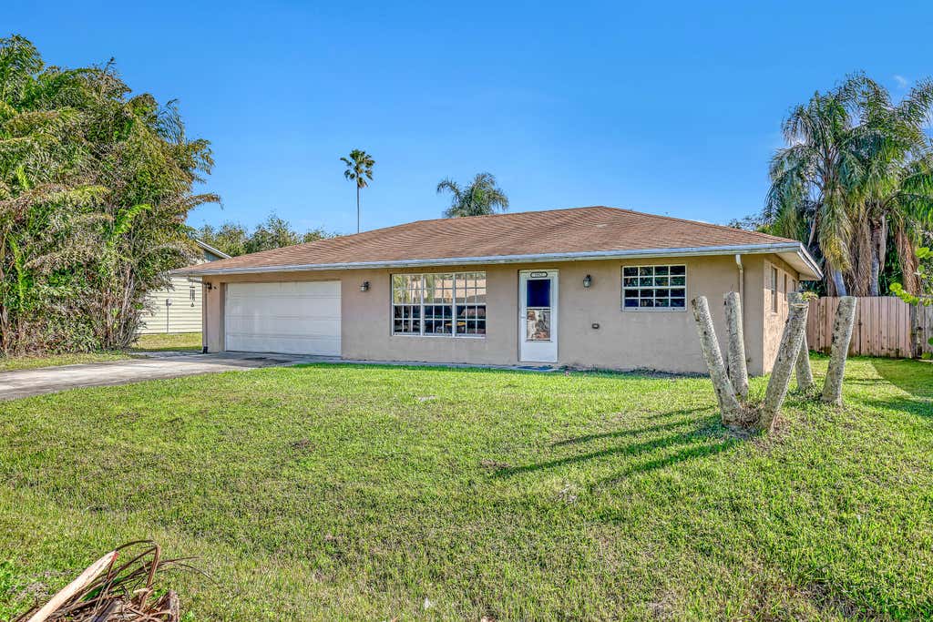 Photo of 1912 SE Jackson Street, Stuart, FL 34997 (MLS # R11041653)