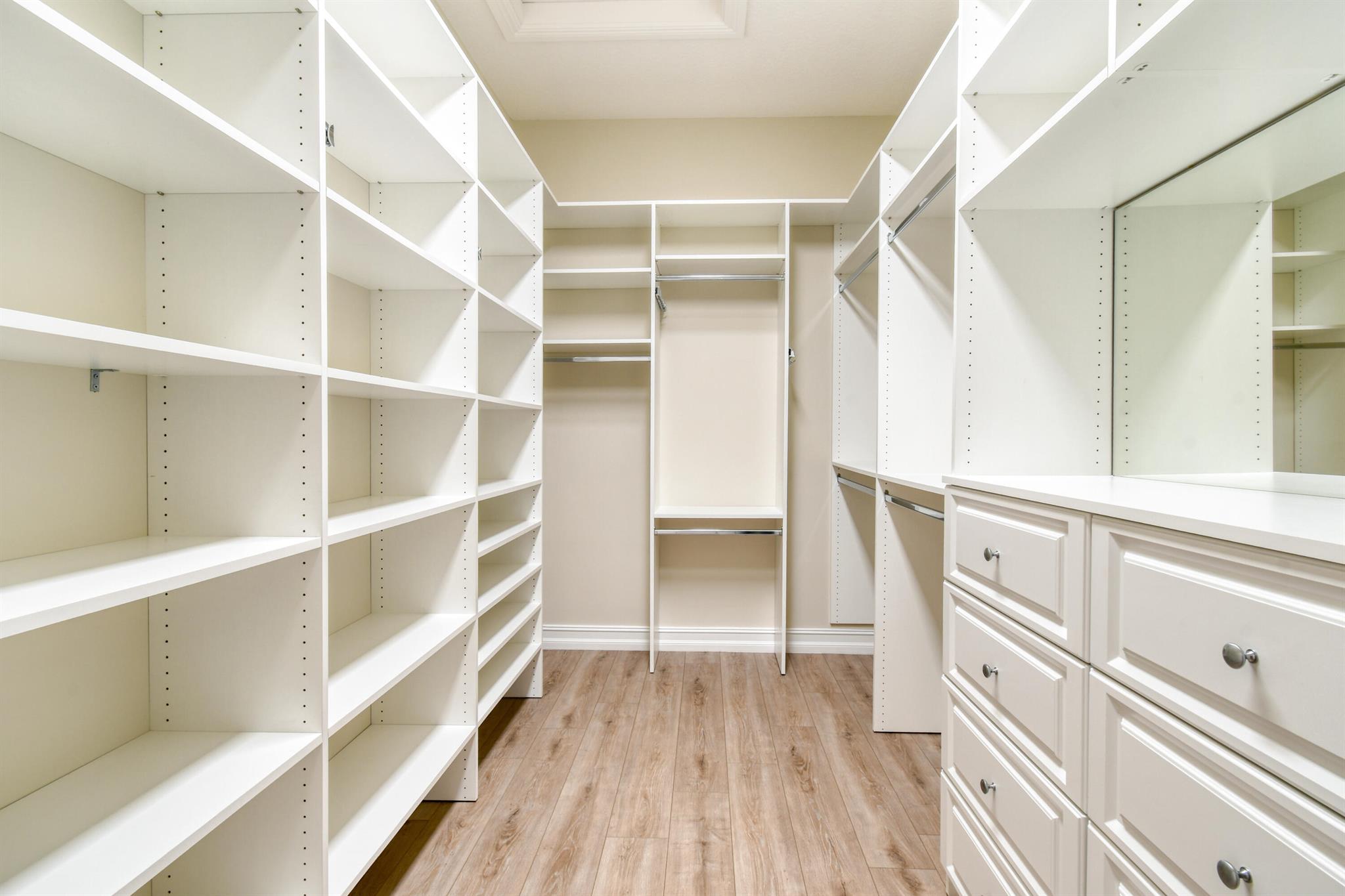 BAYHILL ESTATES - Residential