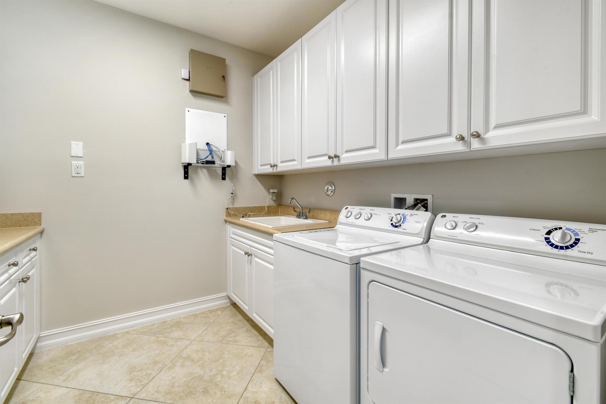 BAYHILL ESTATES - Residential