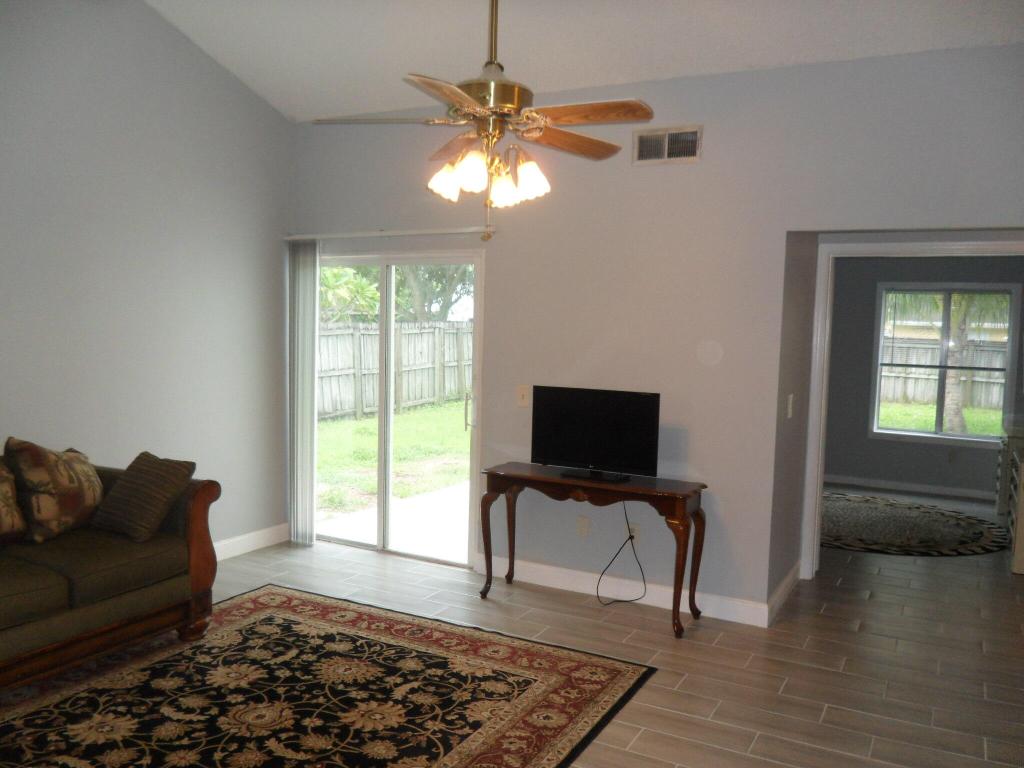 Properties 10672 Aquarius Lane