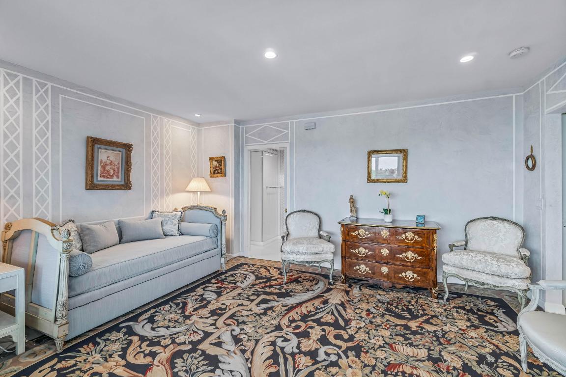 Palm Beach Towers - Residential