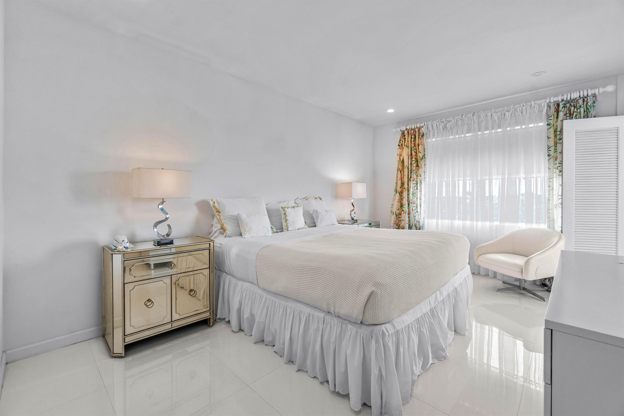 Palm Beach Towers - Residential