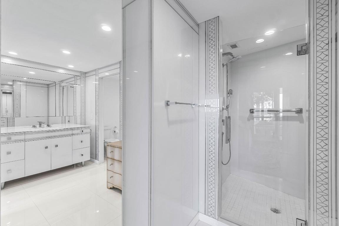 Palm Beach Towers - Residential