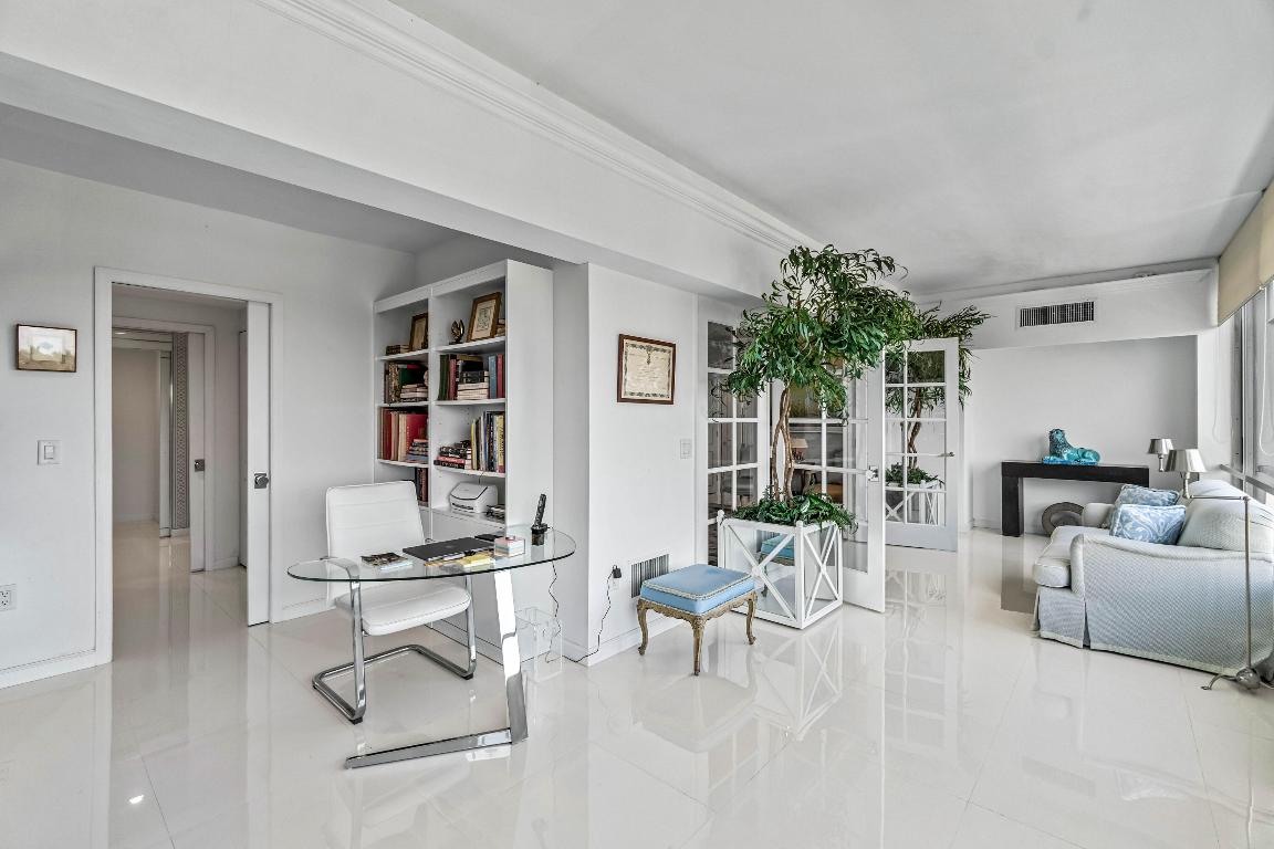 Palm Beach Towers - Residential