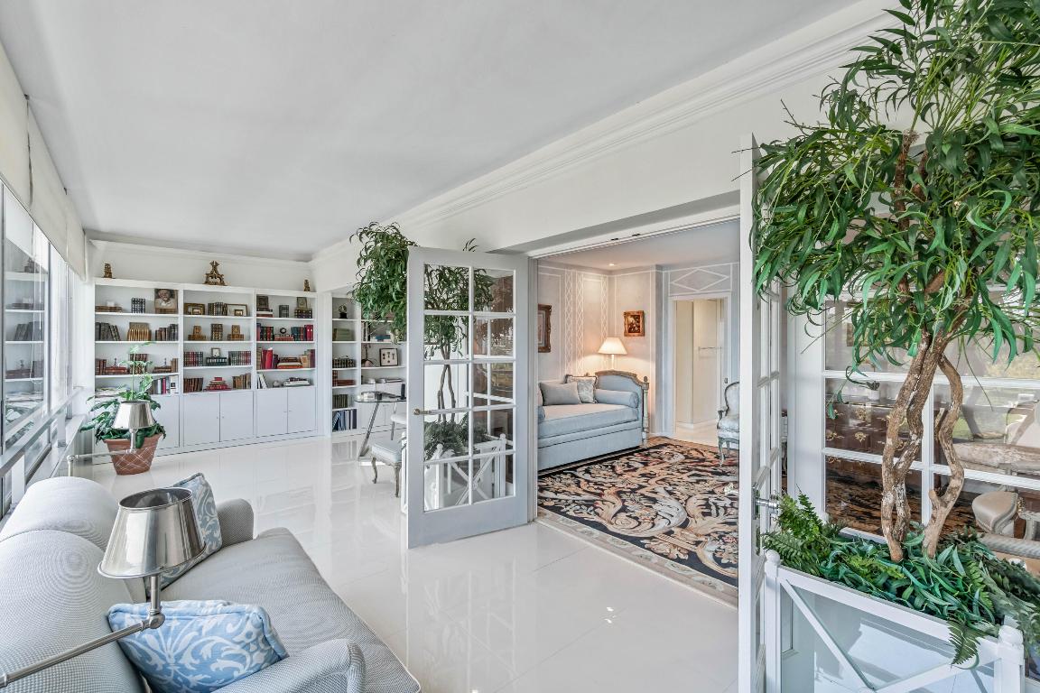 Palm Beach Towers - Residential