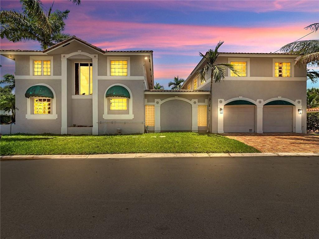 851 N 11TH Avenue