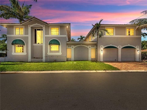 Tiny photo for 851 N 11TH Avenue, Hollywood, FL 33019 (MLS # B26088205)