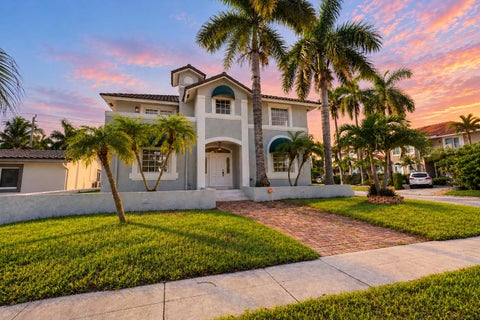 Photo of 851 N 11TH Avenue, Hollywood, FL 33019 (MLS # B26088205)