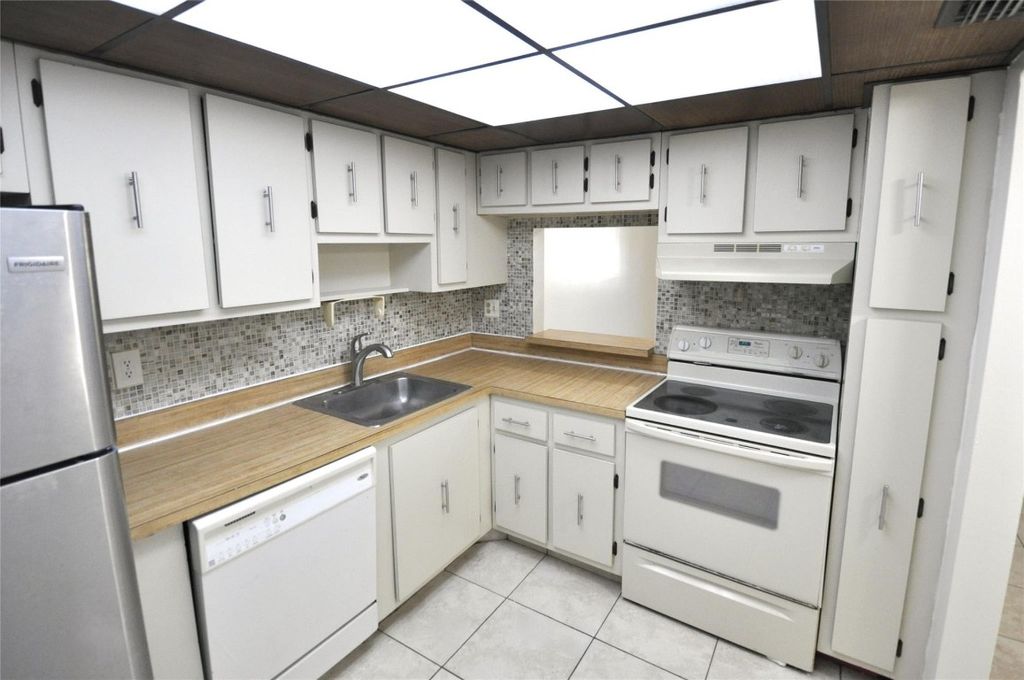 Photo of 4354 NW 9th Avenue #14-1C, Deerfield Beach, FL 33064 (MLS # F10515958)