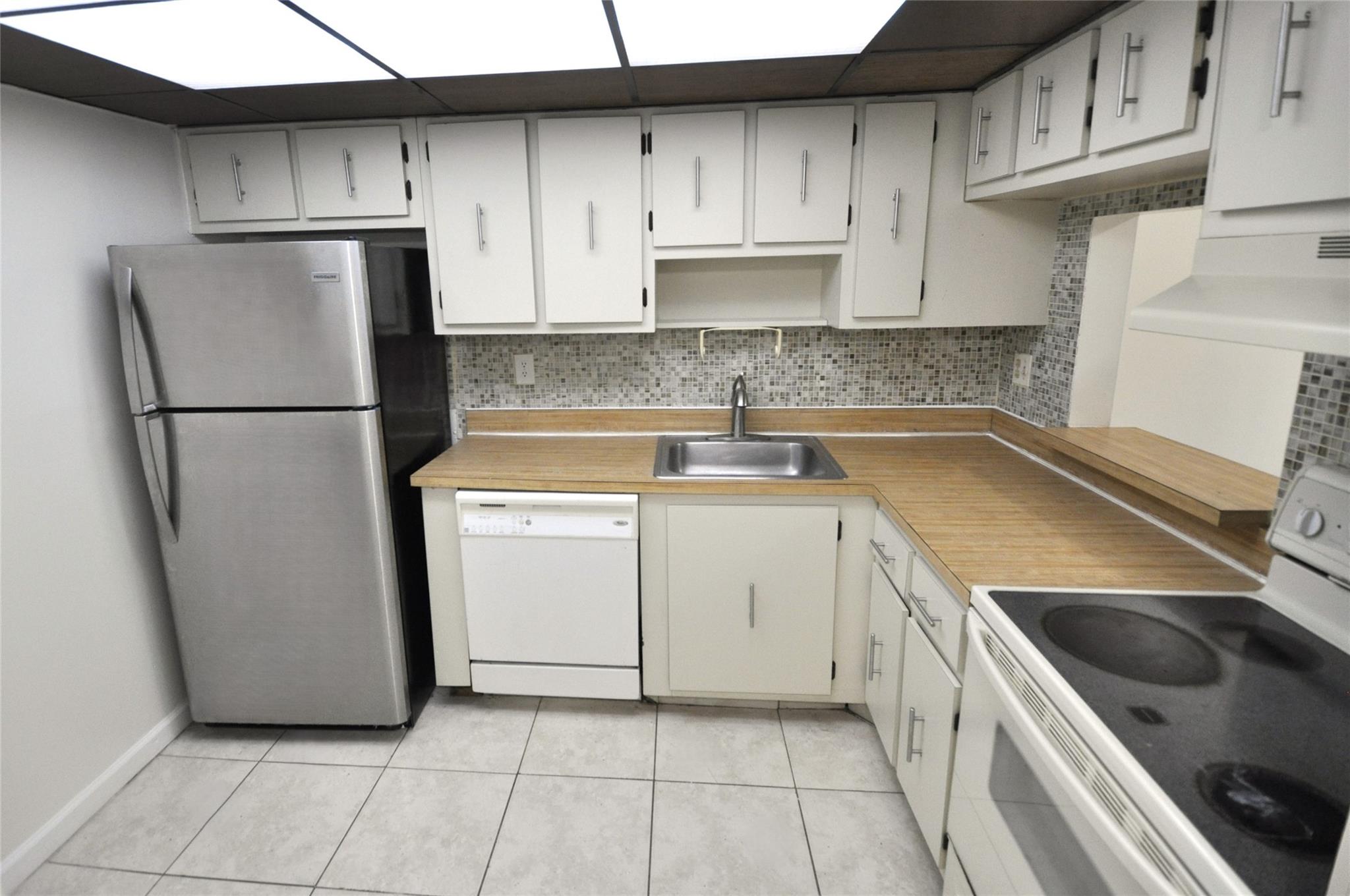 Great opportunity to live in a quiet, family-friendly gated community! This bright 1-bedroom, 1.5-bath garden-view unit is move-in ready and features tile floors in the living areas, in-unit washer and dryer, A/C, and refrigerator. Enjoy access to great amenities including a pool, clubhouse, gym, and locker room. Located in the desirable Heritage community, this warm and safe neighborhood offers comfort and convenience. Don't miss out—see attached requirements to submit an offer. First month and two security deposits required.