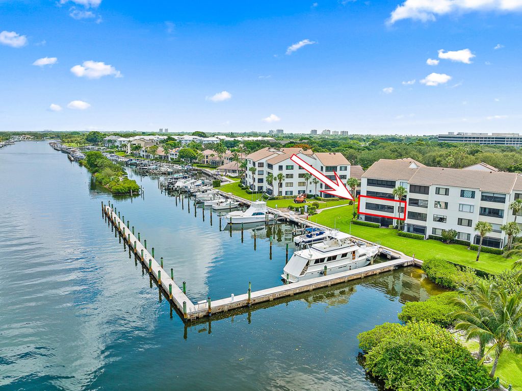 Photo of 926 Oak Harbour Drive, Juno Beach, FL 33408 (MLS # R11149302)