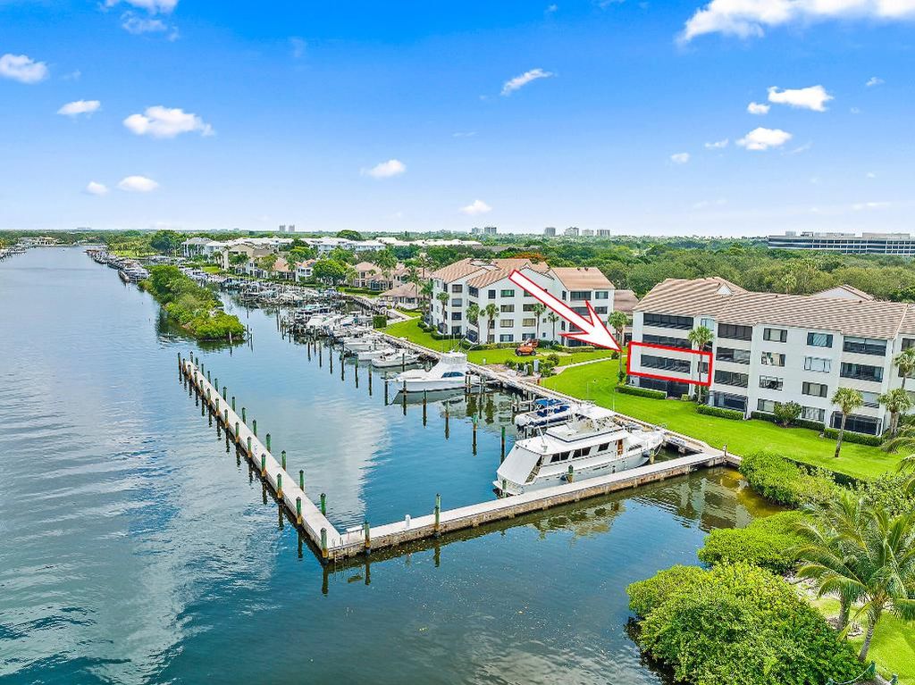 Photo of 926 Oak Harbour Drive, Juno Beach, FL 33408 (MLS # R11149302)