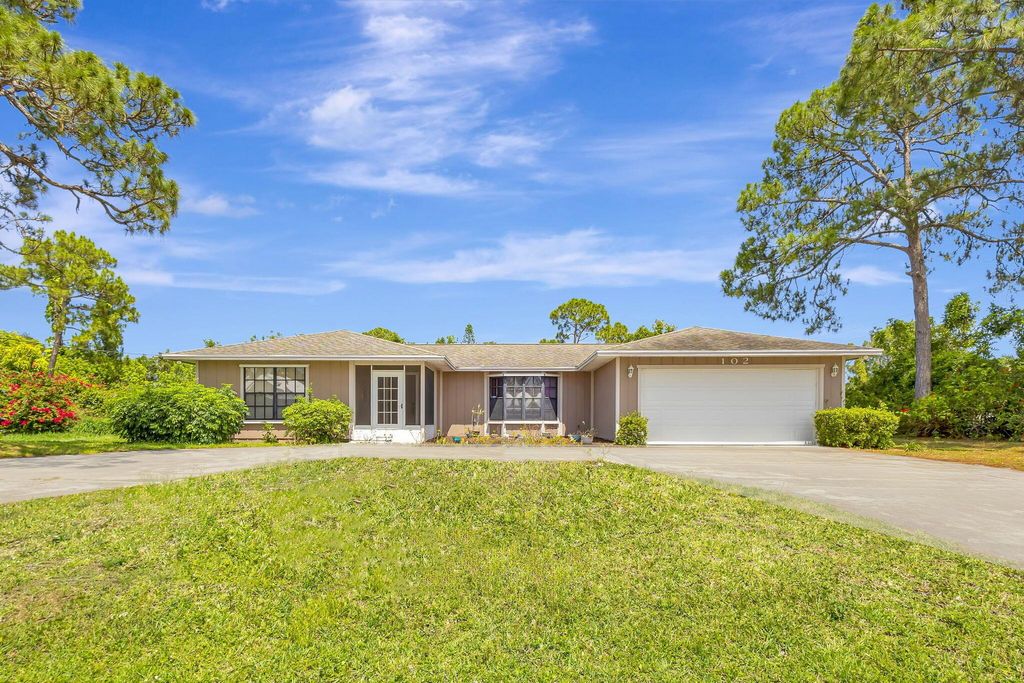 Photo of 102 SE Crosspoint Drive, Port Saint Lucie, FL 34983 (MLS # R11095078)