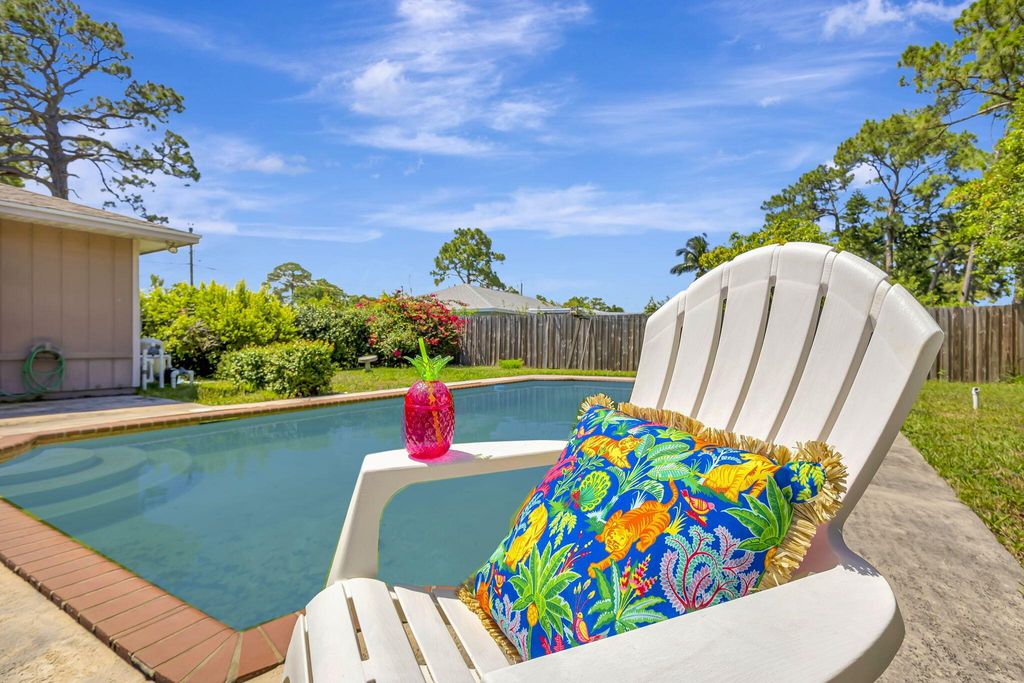 Photo of 102 SE Crosspoint Drive, Port Saint Lucie, FL 34983 (MLS # R11095078)