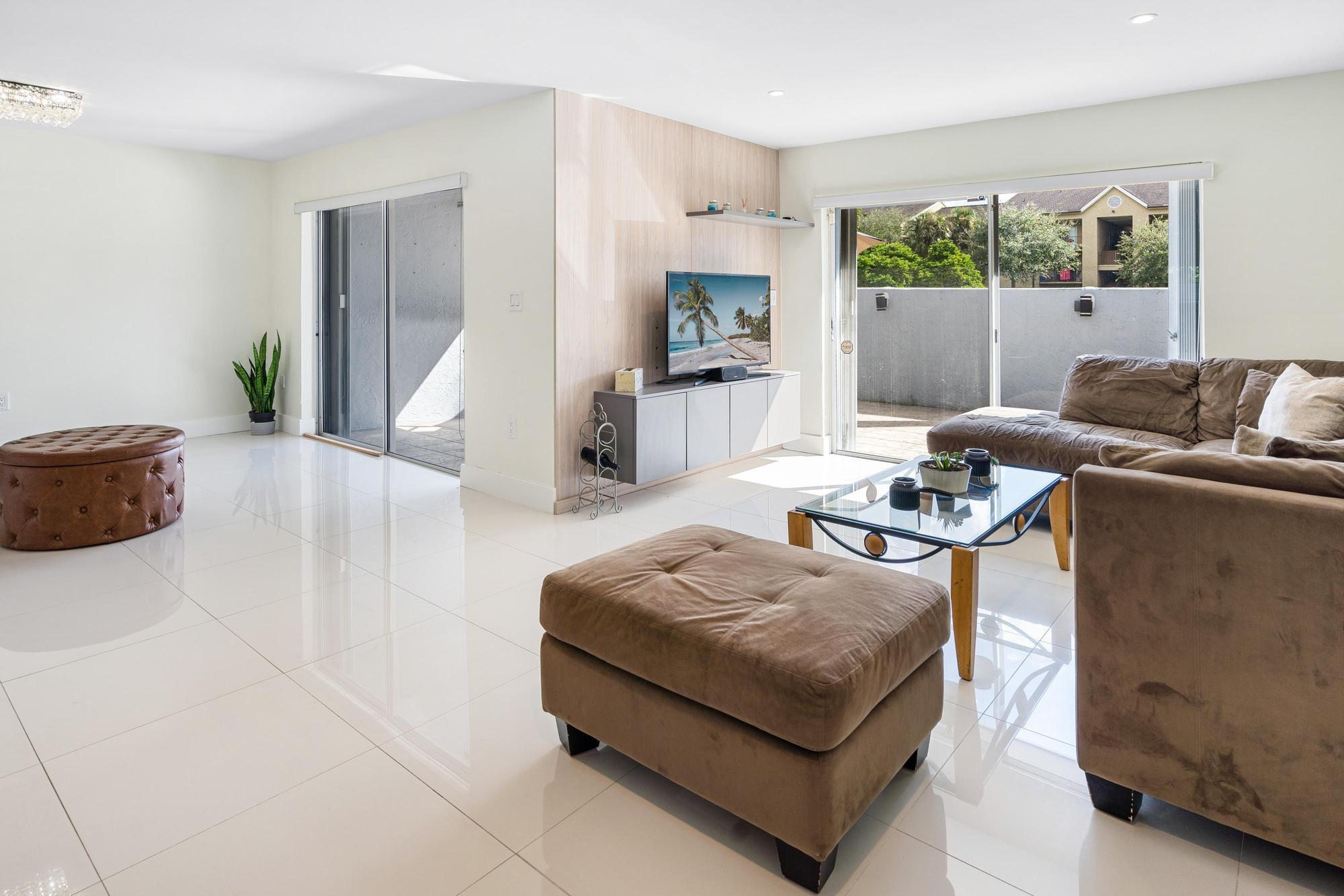 La Jolla West - Residential Lease