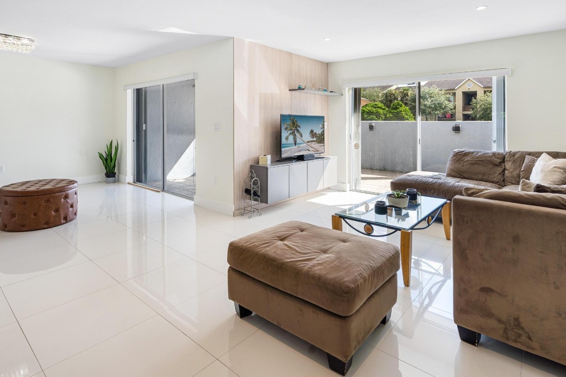 La Jolla West - Residential Lease