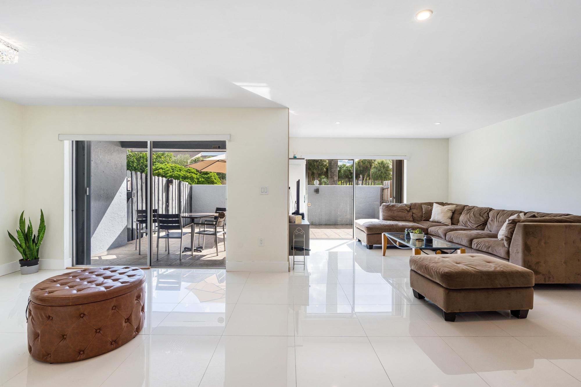 La Jolla West - Residential Lease