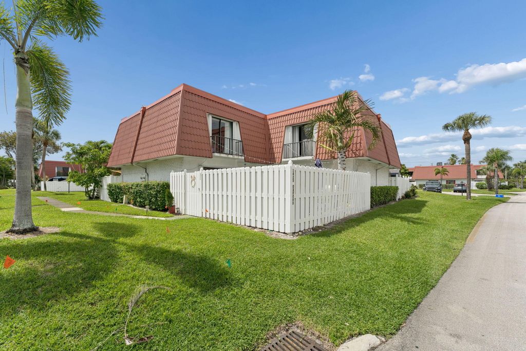 Photo of 1425 Oxford Lane, Boynton Beach, FL 33426 (MLS # B26023180)
