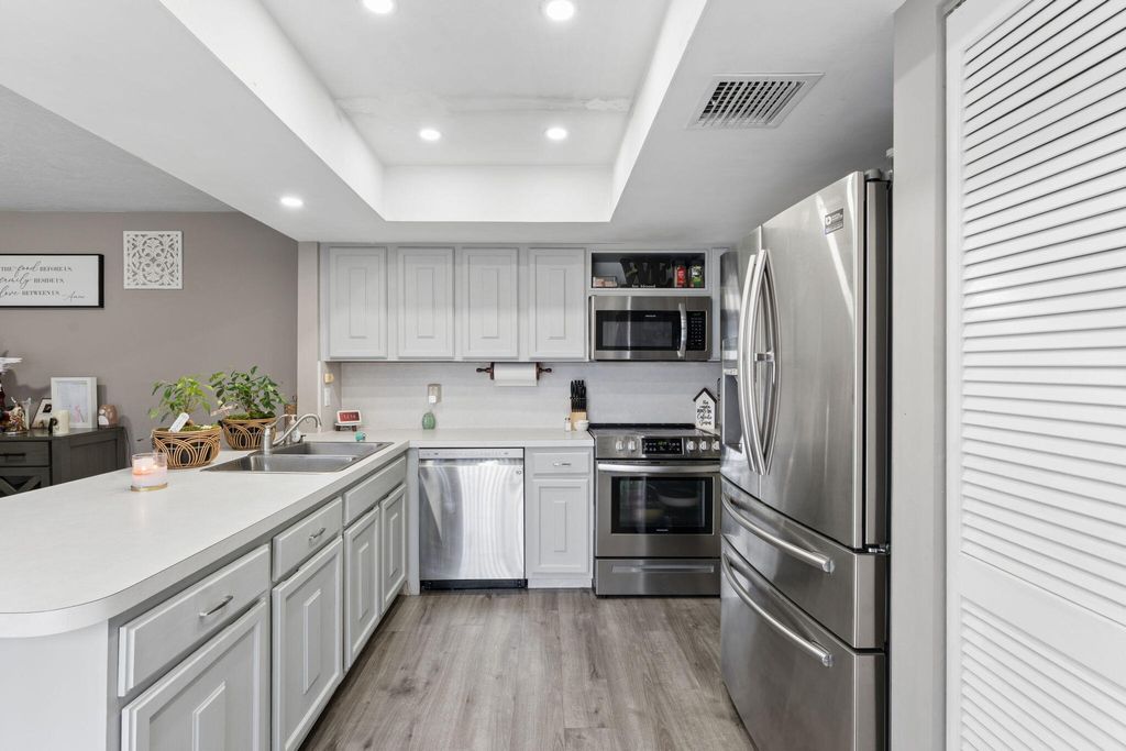 Photo of 1425 Oxford Lane, Boynton Beach, FL 33426 (MLS # B26023180)