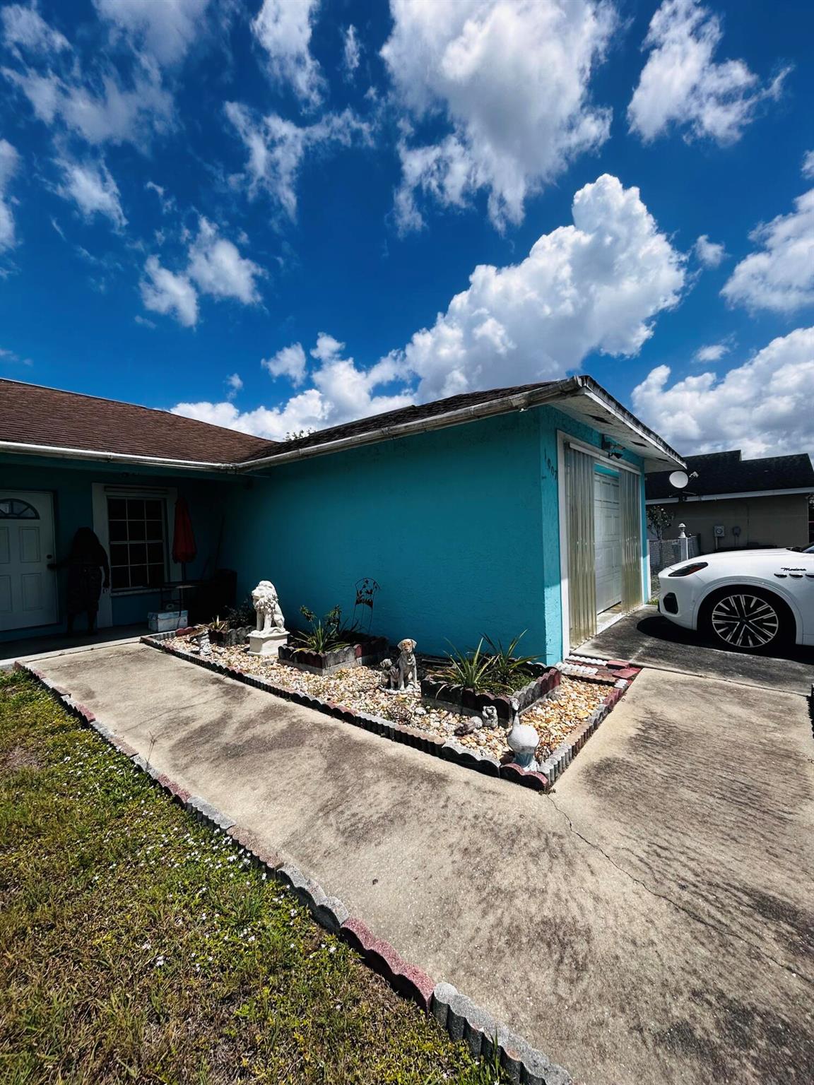 1007 W Aztec Avenue