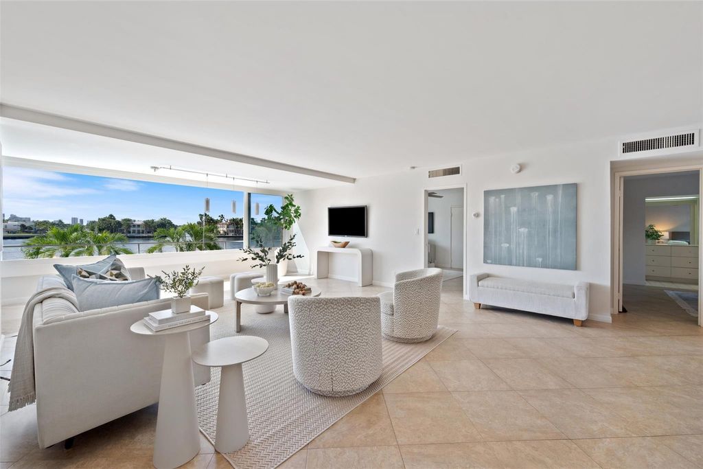 Photo of 215 N Birch Road #2B, Fort Lauderdale, FL 33304 (MLS # F10533129)