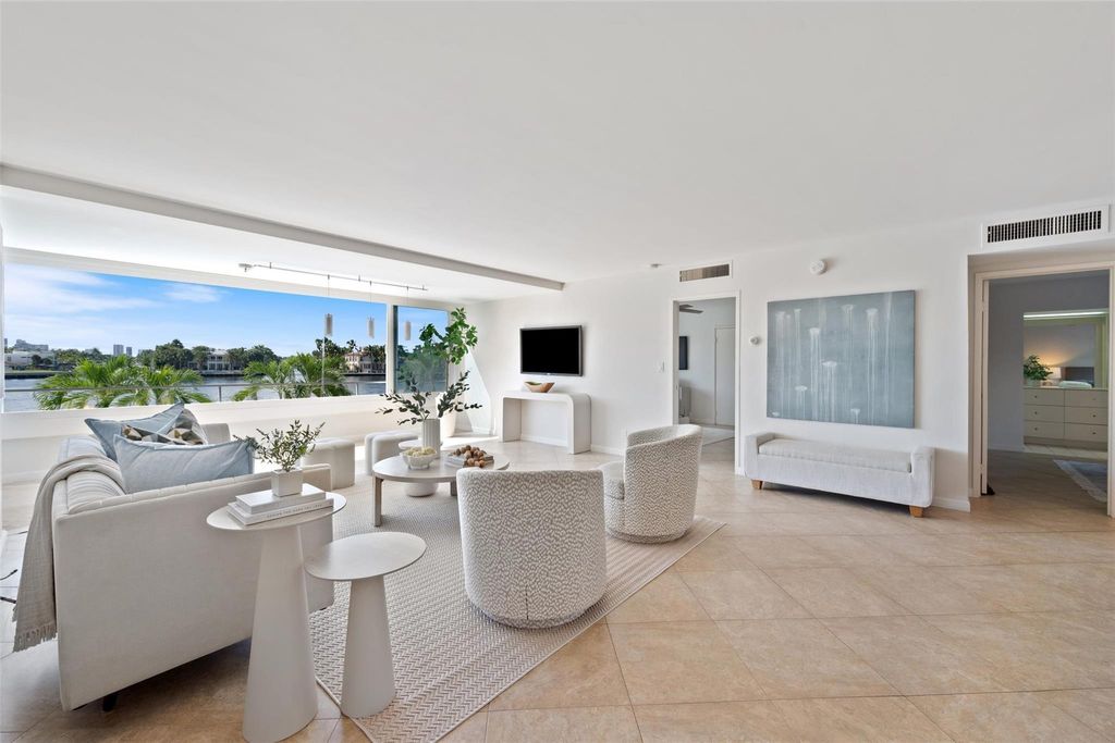 Photo of 215 N Birch Rd #2B, Fort Lauderdale, FL 33304 (MLS # F10533129)