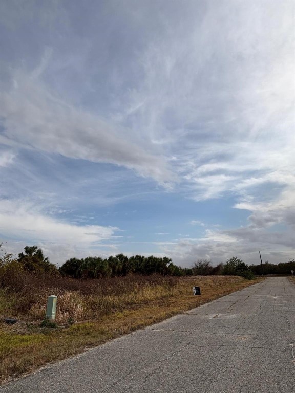 Port La Belle - Land