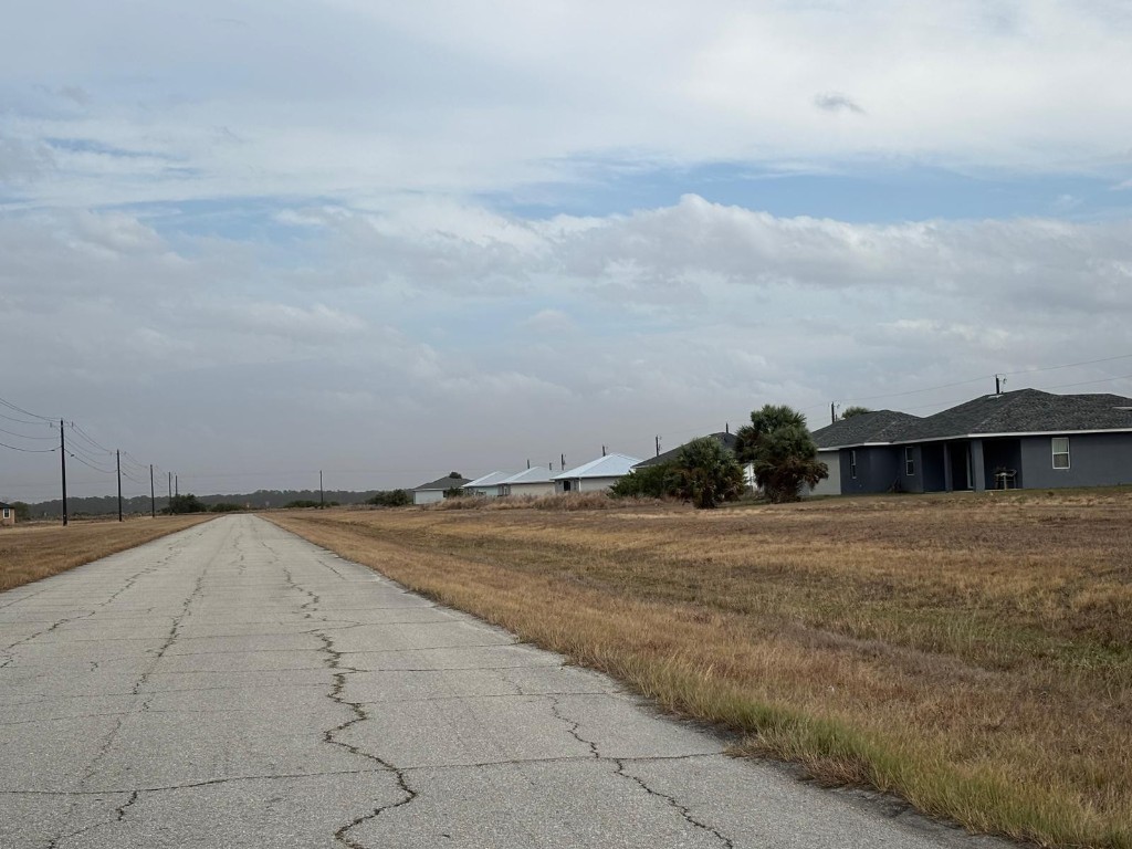 Port La Belle - Land