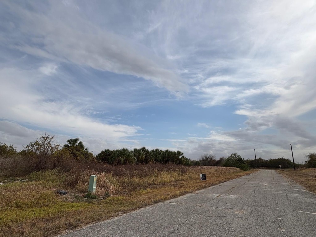 Port La Belle - Land