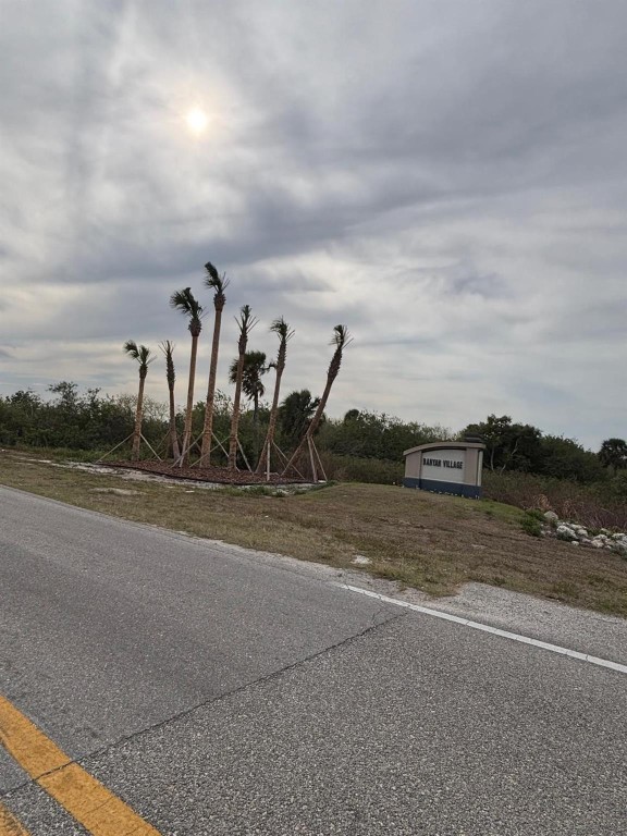 Port La Belle - Land