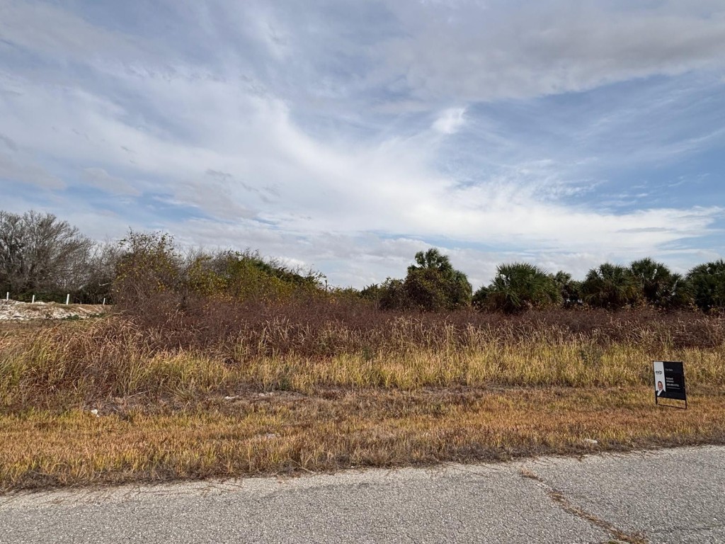 Port La Belle - Land