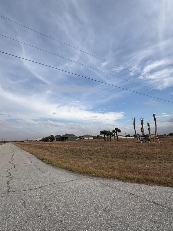 Port La Belle - Land