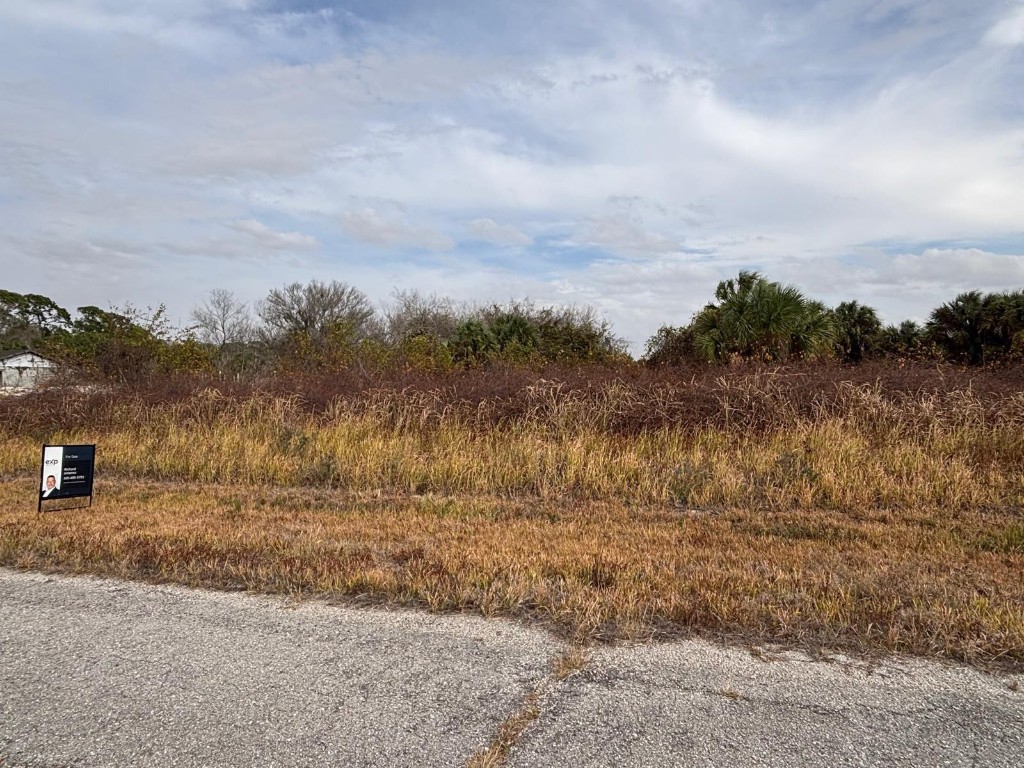 Port La Belle - Land