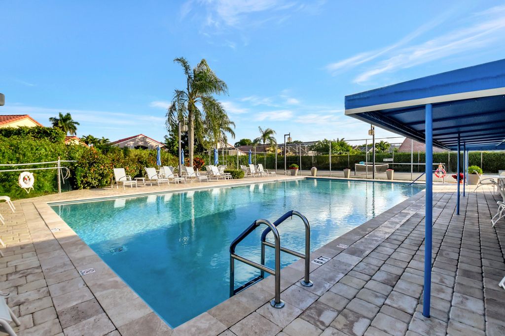 Photo of 12233 Country Greens Boulevard, Boynton Beach, FL 33437 (MLS # R11164199)