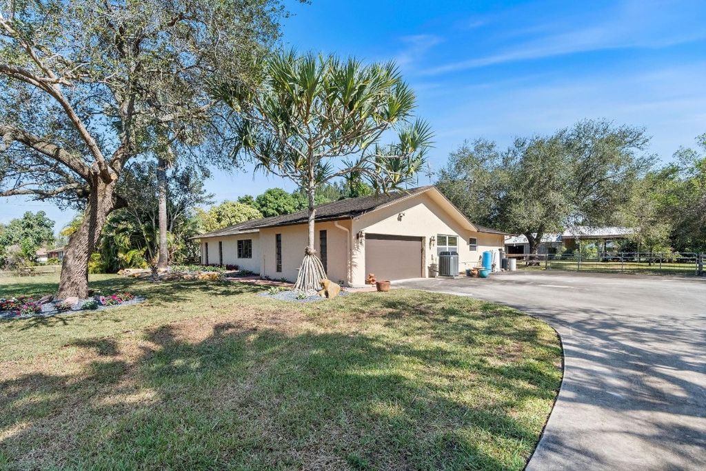 Photo of 5400 SW 164 Terrace, Southwest Ranches, FL 33331 (MLS # F10548942)