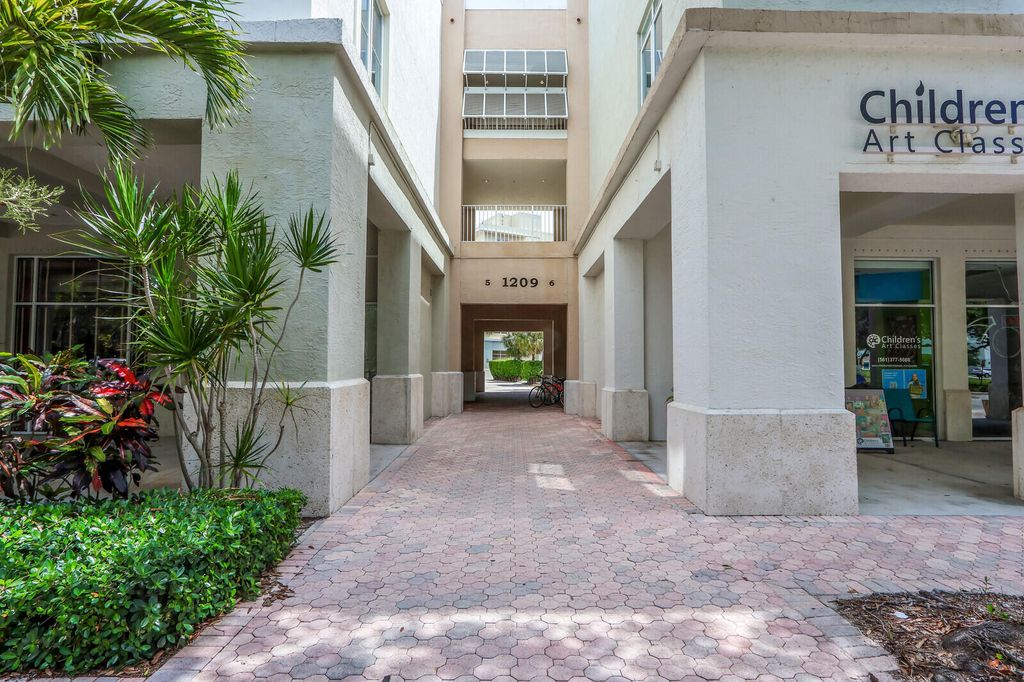 Photo of 1209 Main Street #313, Jupiter, FL 33458 (MLS # R11001281)
