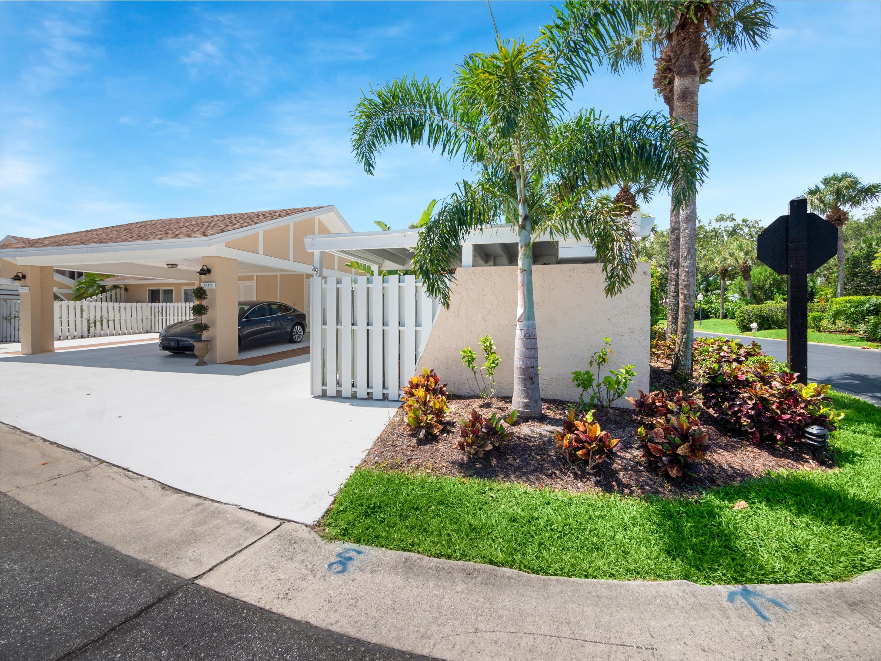 CAPE POINTE OF JONATHANS LANDING - Residential