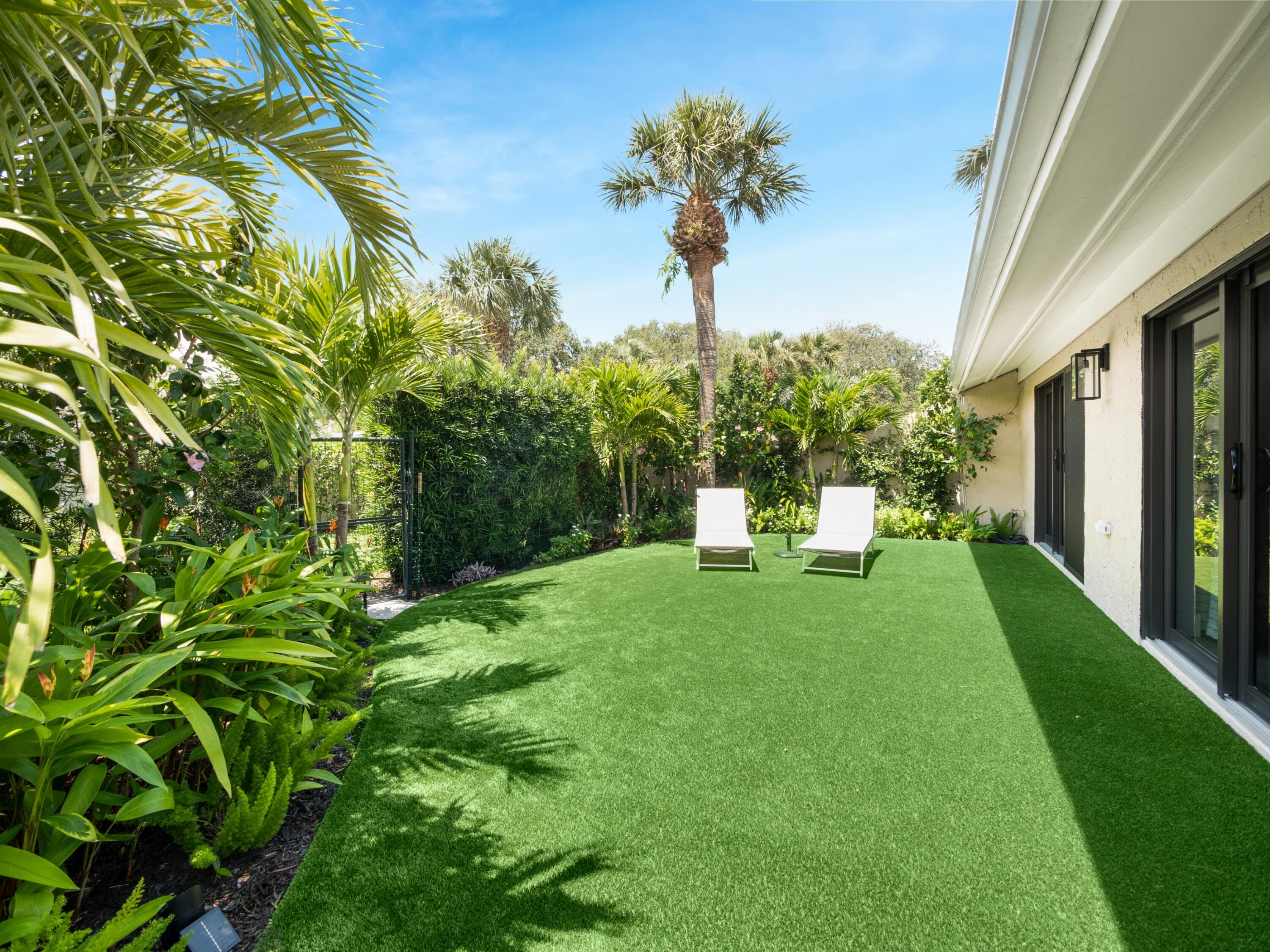 CAPE POINTE OF JONATHANS LANDING - Residential