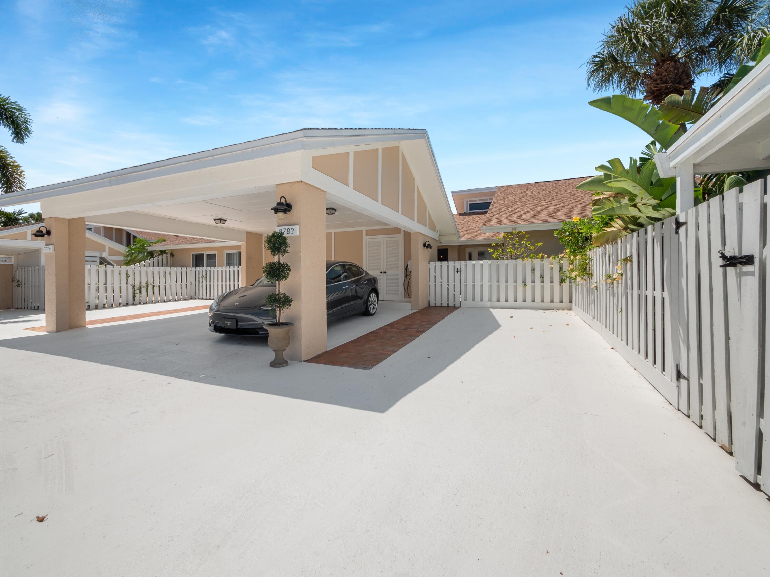 CAPE POINTE OF JONATHANS LANDING - Residential