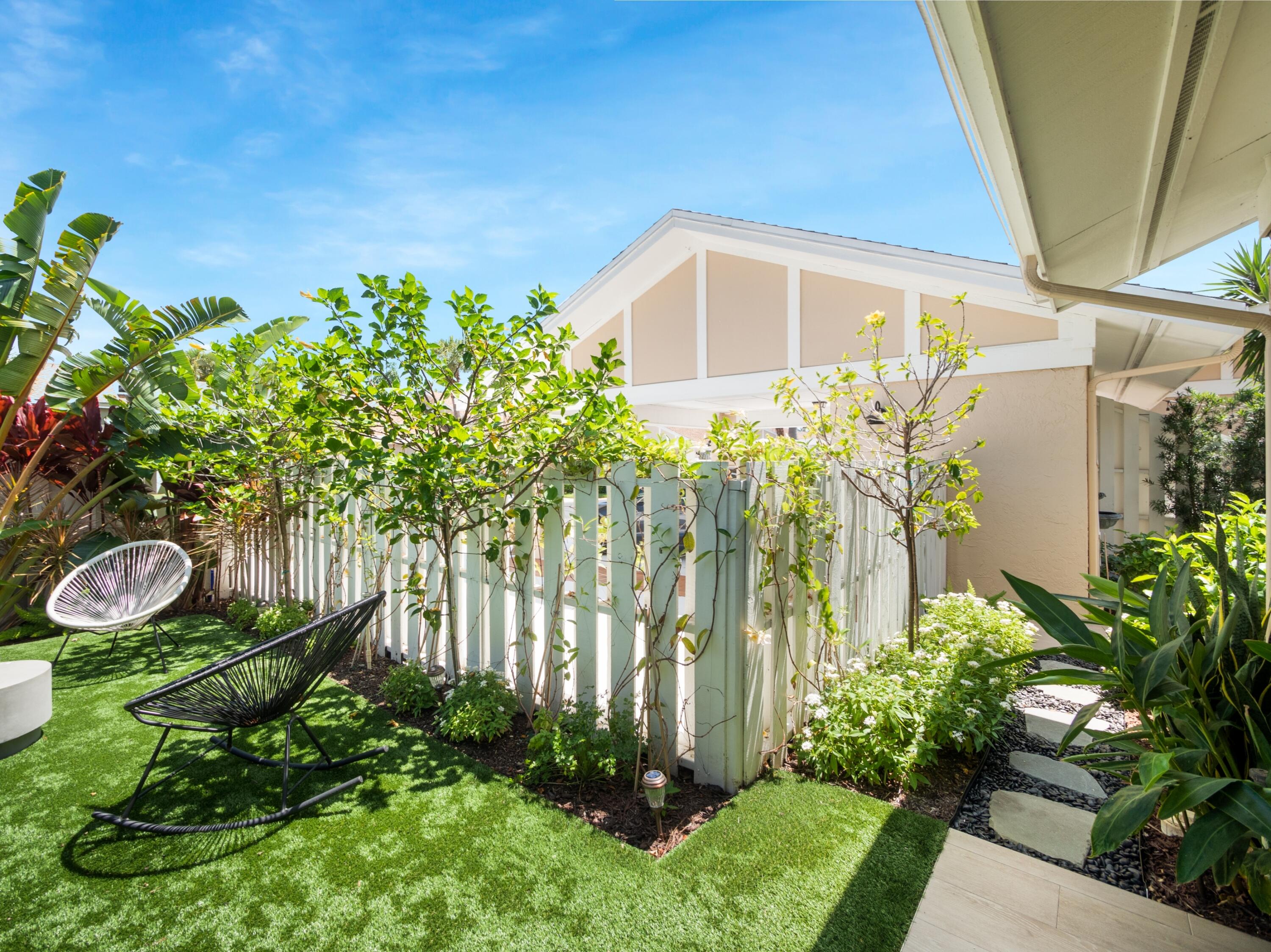 CAPE POINTE OF JONATHANS LANDING - Residential