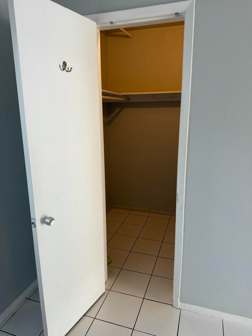 1 bed 1 bath apartment on middle river with large patio on the water. Access to pool by the river providing beautiful relaxing environment. Coral Ridge mall and Publix within walking distance. Numerous restaurants and cafes within walking distance. Minutes away from Las Olas, Wilton Manors, and Fort Lauderdale beach.