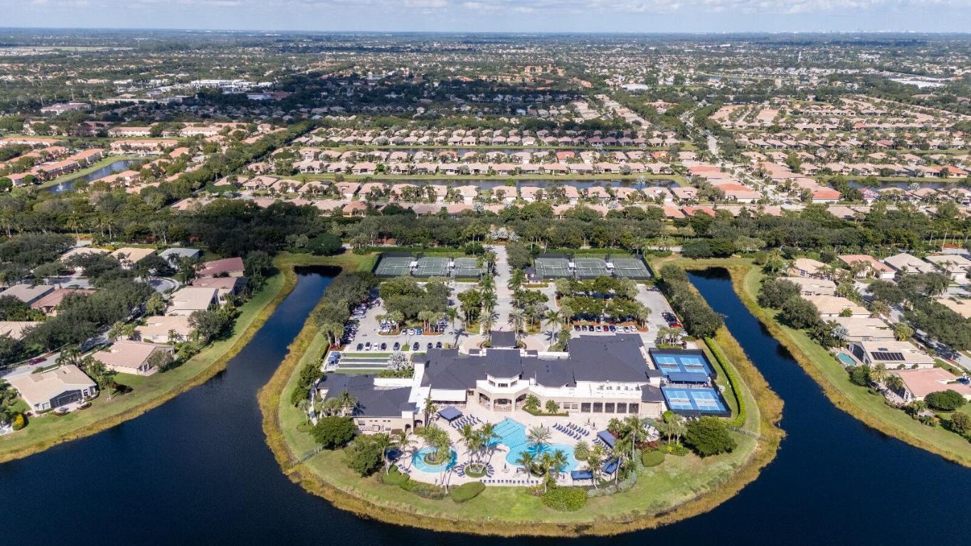Valencia Pointe - Residential