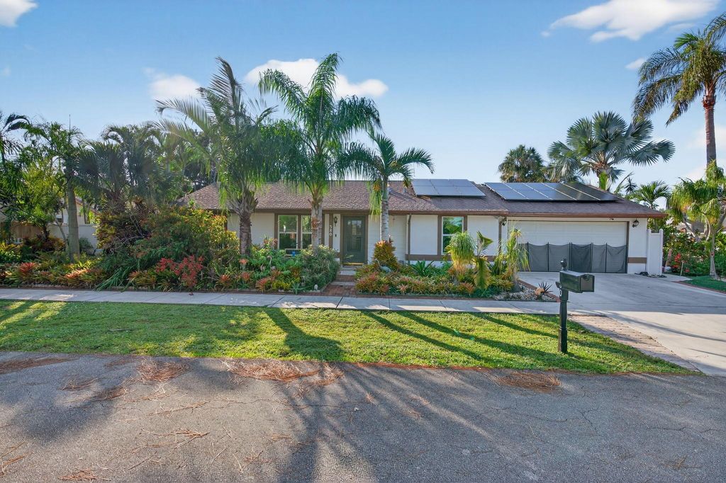 Photo of 380 N Caloosahatchee Avenue, Jupiter, FL 33458 (MLS # R11134241)